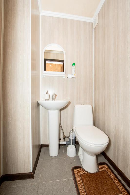 Twin Room with Shared Bathroom image 3