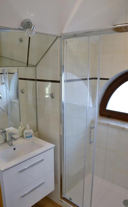 Triple Room with Private Bathroom image 3