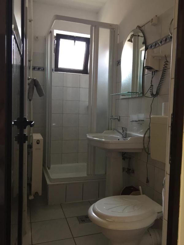 Triple Room with Balcony image 3