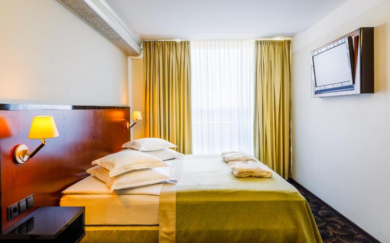 Single Room with Spa Access image 1