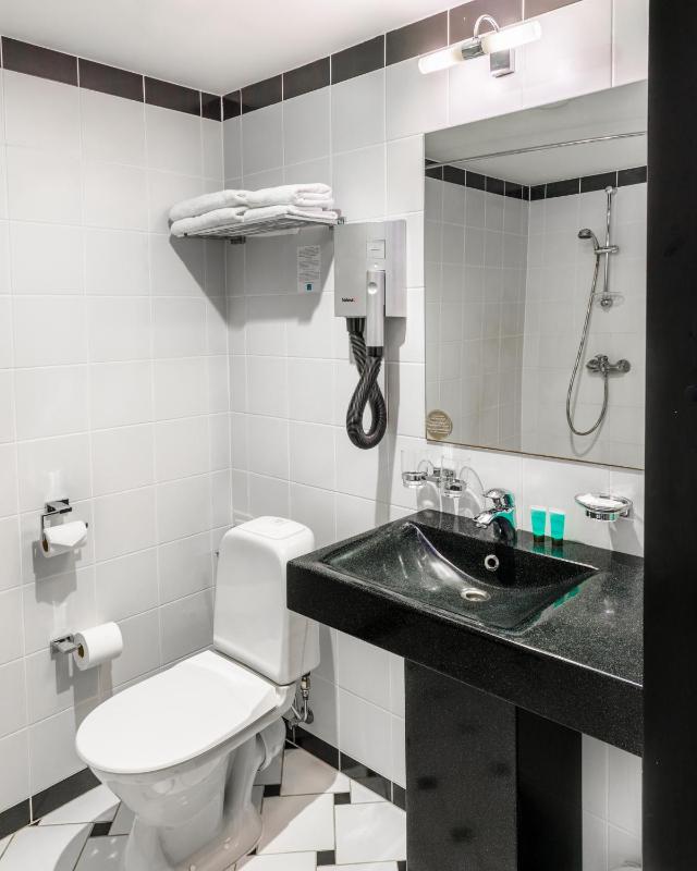 Single Room with Spa Access image 2