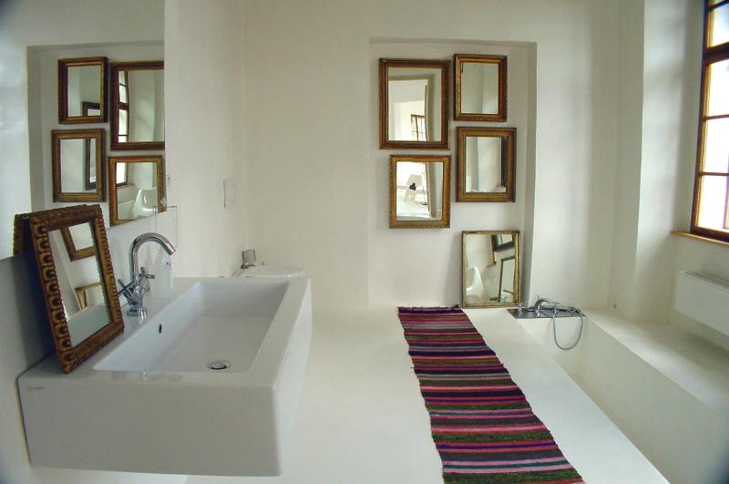 Deluxe Suite image 2