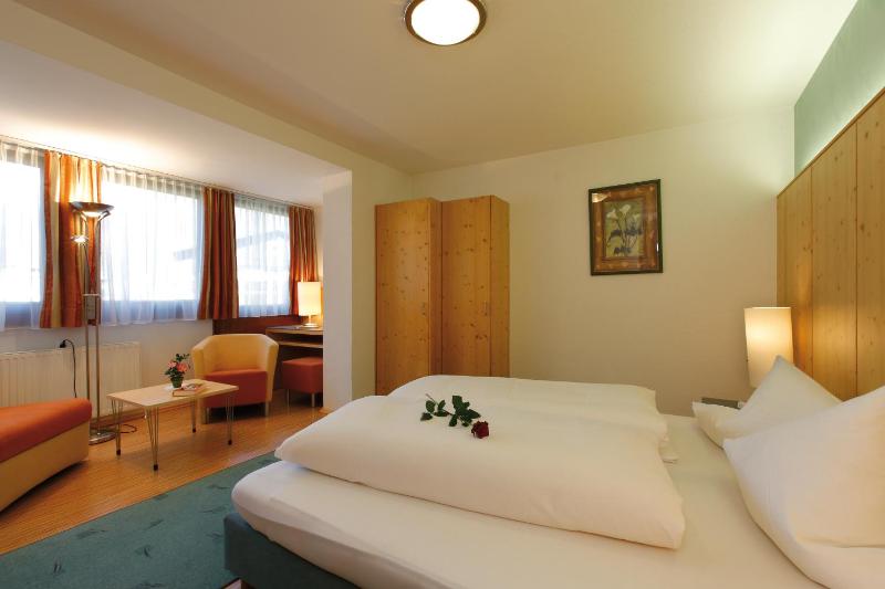 Superior Double Room image 4