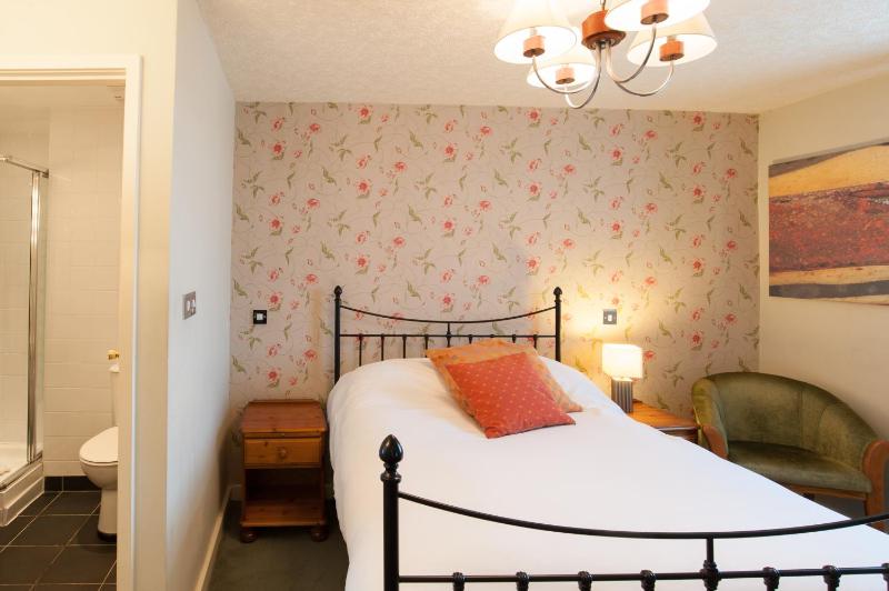 Standard Double Room image 2