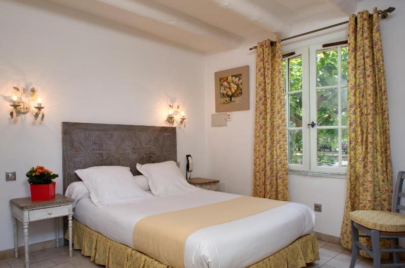 Classic Double Room image 2