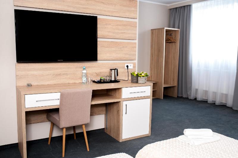 Deluxe Twin Room image 3