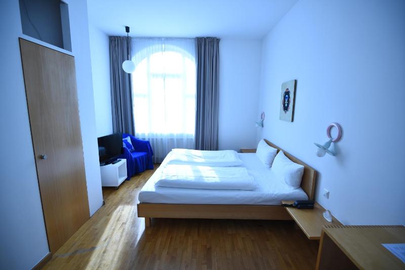 Double Room image 2