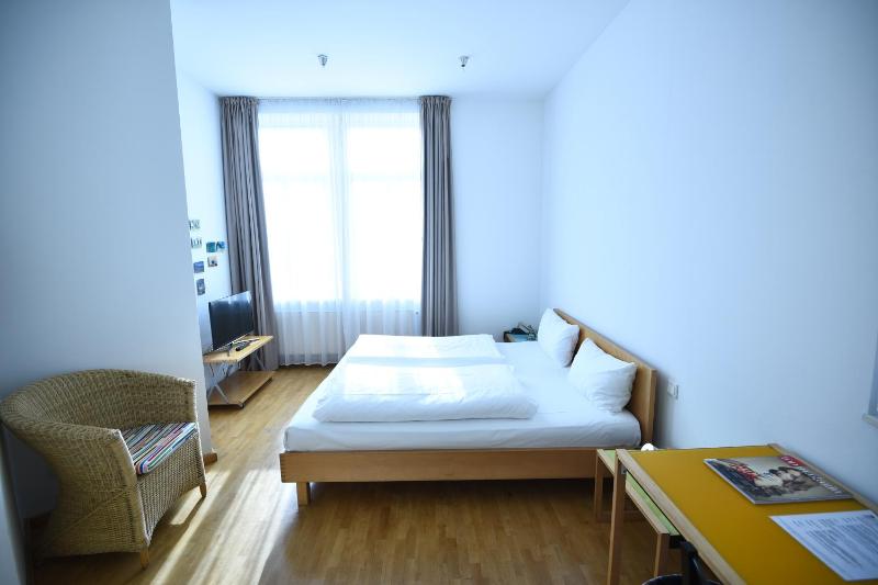 Double Room image 3