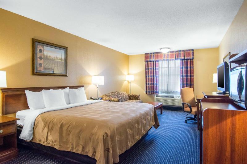 Queen Room with Two Queen Beds - Non-Smoking image 1