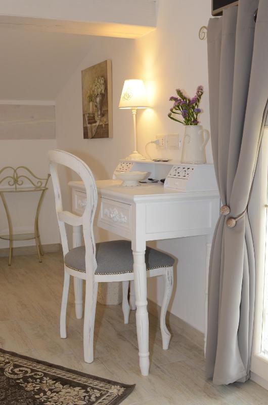 Double Room with Extra Bed image 4