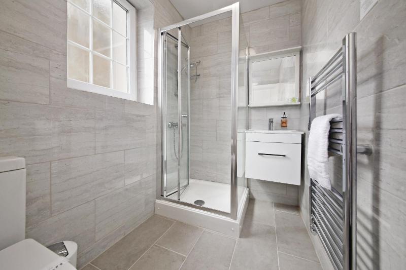 Deluxe Twin Room image 3