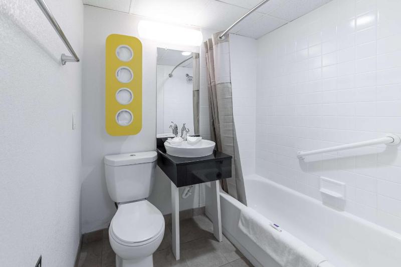 Quadruple Room - Non-Smoking image 3