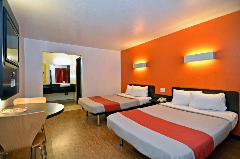 Quadruple Room - Non-Smoking image 4