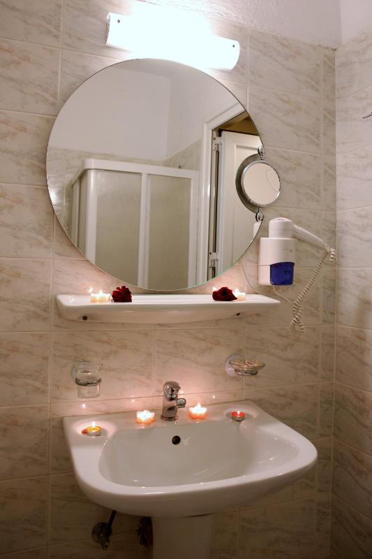 Double or Twin Room with Garden View image 4