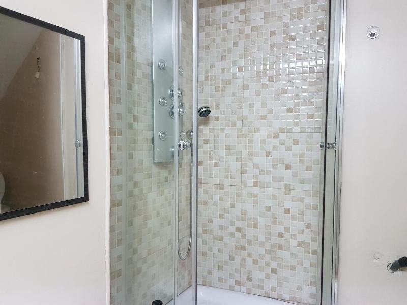 Triple Room with Private Bathroom image 1
