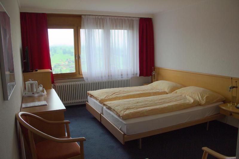 Superior Twin Room with Eiger View image 2