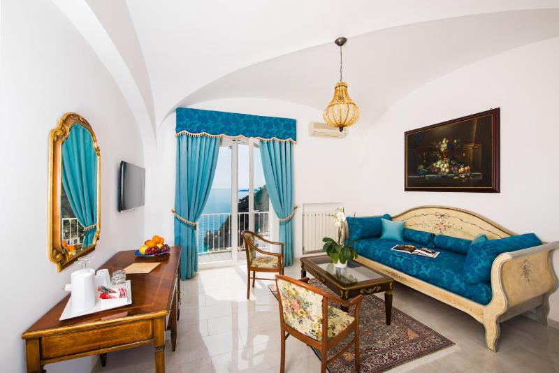 Superior Suite with Sea View image 2