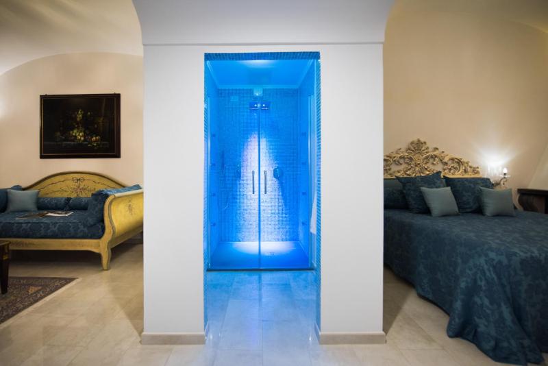 Superior Suite with Sea View image 4