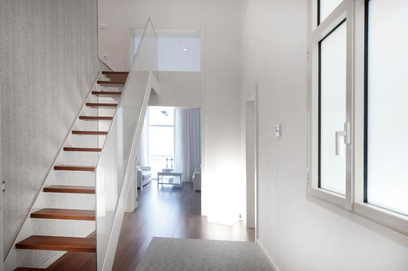 Five-Bedroom Apartment (8-10 Adults) - Ronda de Sant Pere image 4