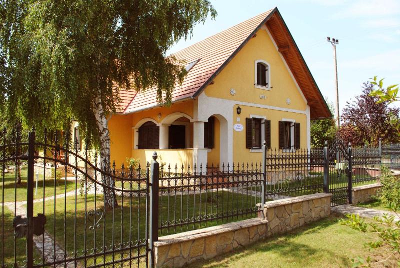 Double or Twin Room with Balcony image 4