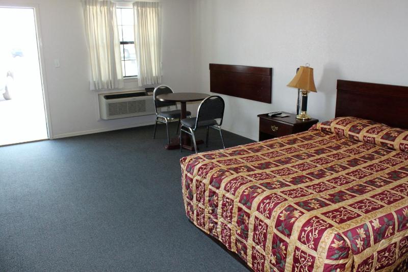 Queen Room image 2