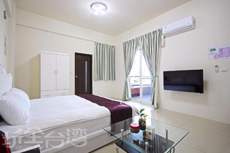 Deluxe Double Room with Bath image 2