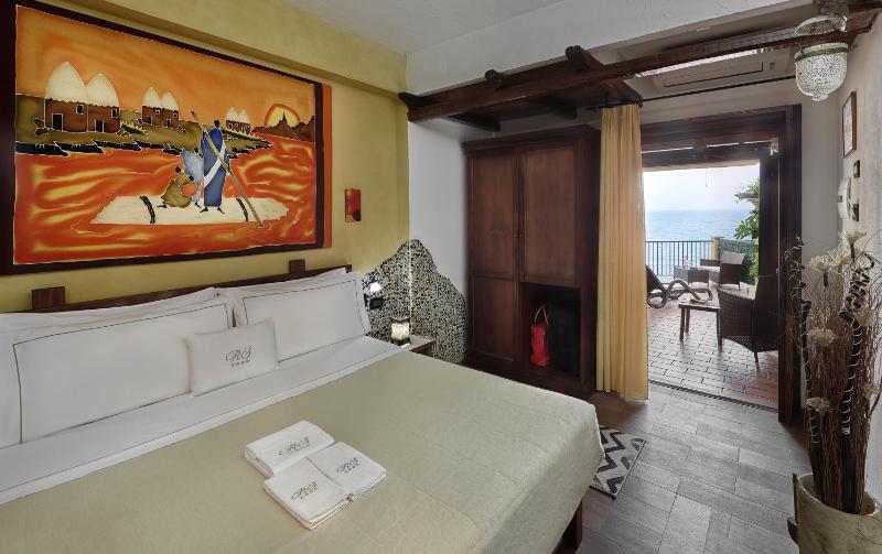 Double Room with Terrace image 3