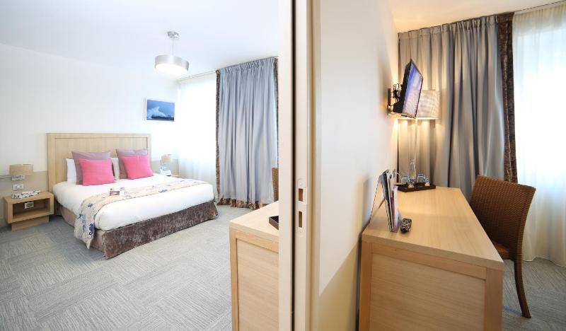 Two-Bedroom Suite image 3