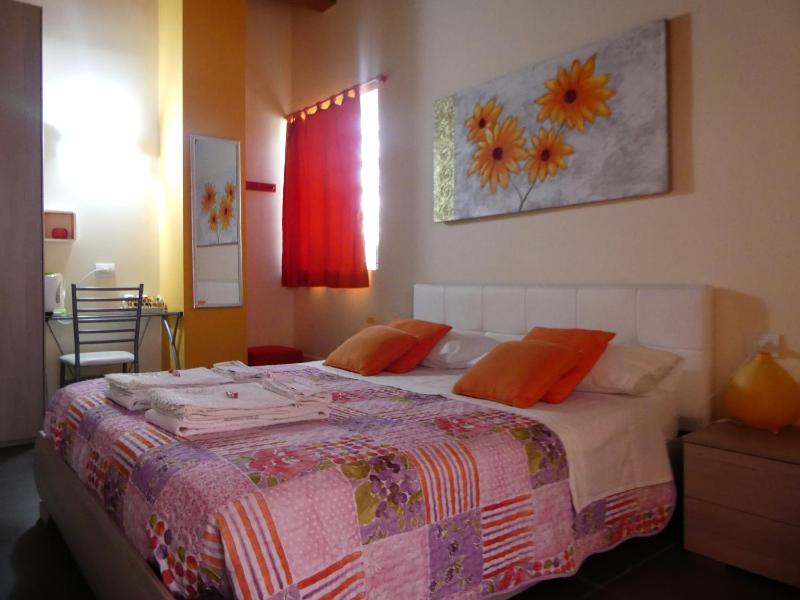 Double Room image 3