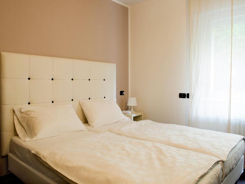 Double or Twin Room image 3