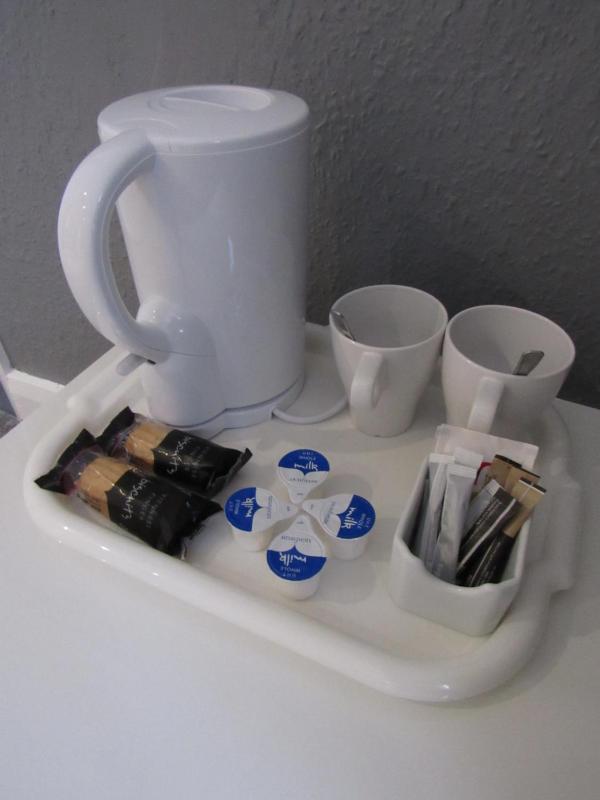 Standard Double Room with Shared Bathroom image 3