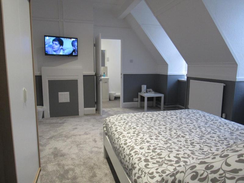 Standard Double or Twin Room image 1