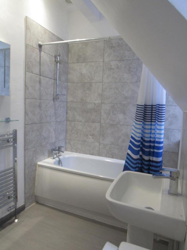 Standard Double Room with Shared Bathroom image 4