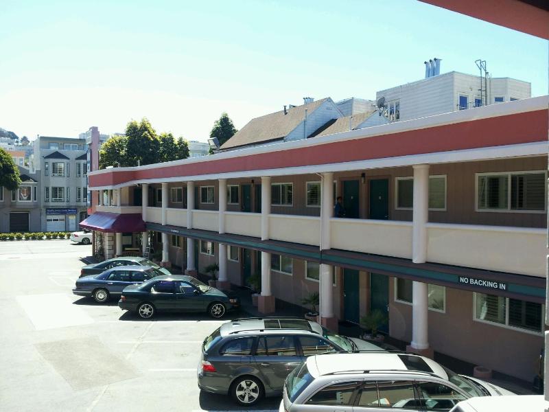 Town House Motel - image 10