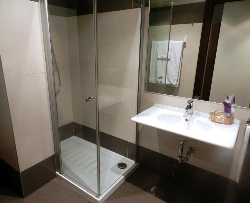 Double or Twin Room image 2