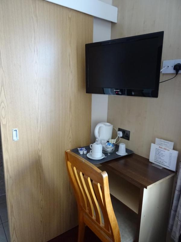Superior Triple En-suite Room image 1