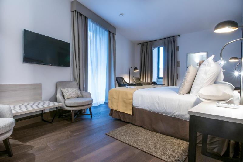 Standard Double Room image 1