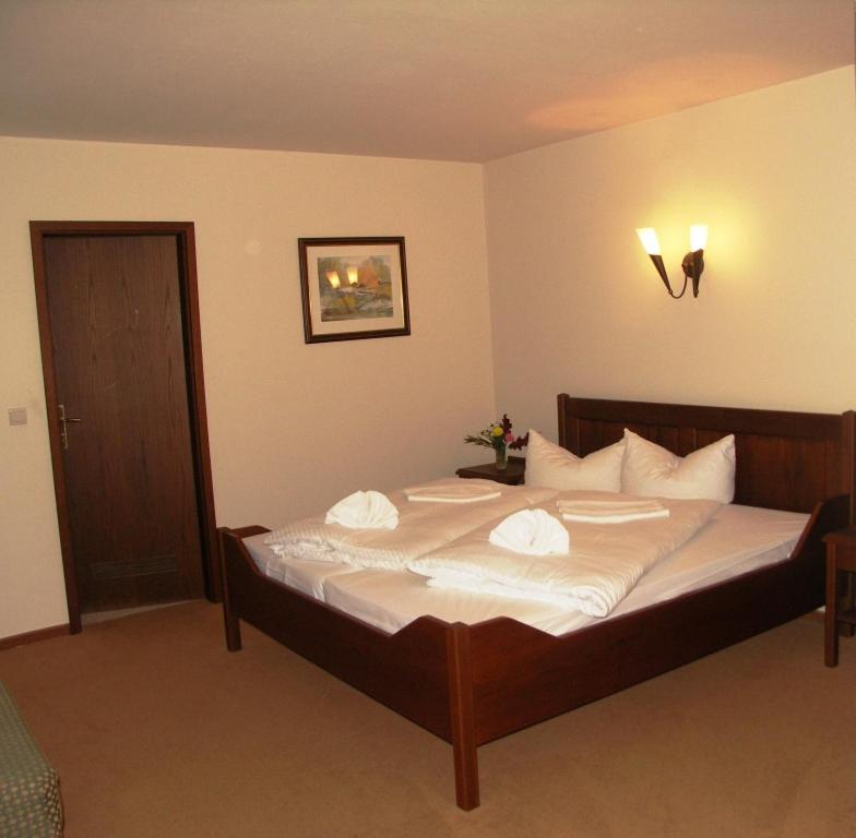 Double Room image 3