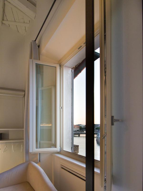 Junior Suite with Canal View image 4