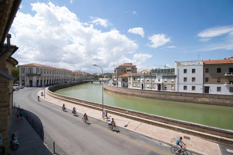 Junior Suite with Canal View image 3