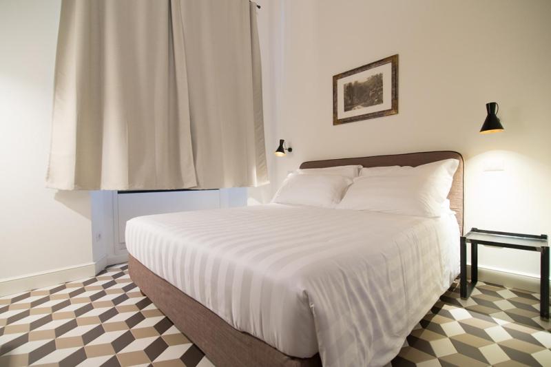 Deluxe Double Room image 4