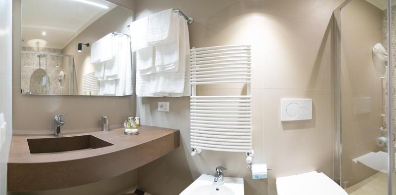 Deluxe Double Room image 3