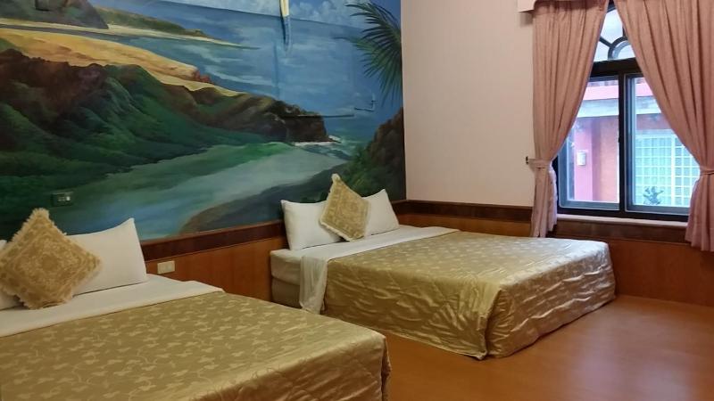 Quadruple Room with Bathroom image 1