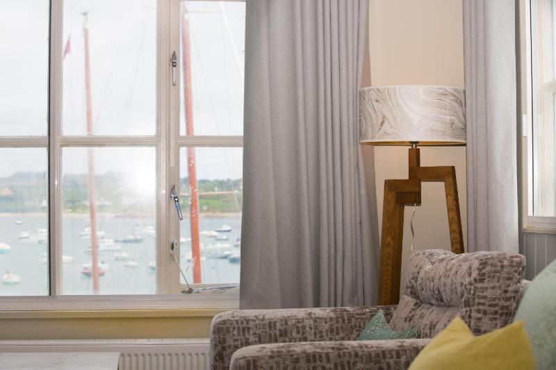 Superior Twin Room with Sea View image 4