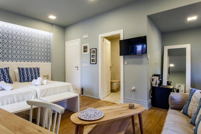 Deluxe Studio with Balcony (A2) image 4