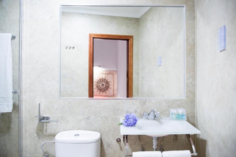 Double or Twin Room with Courtyard View image 2