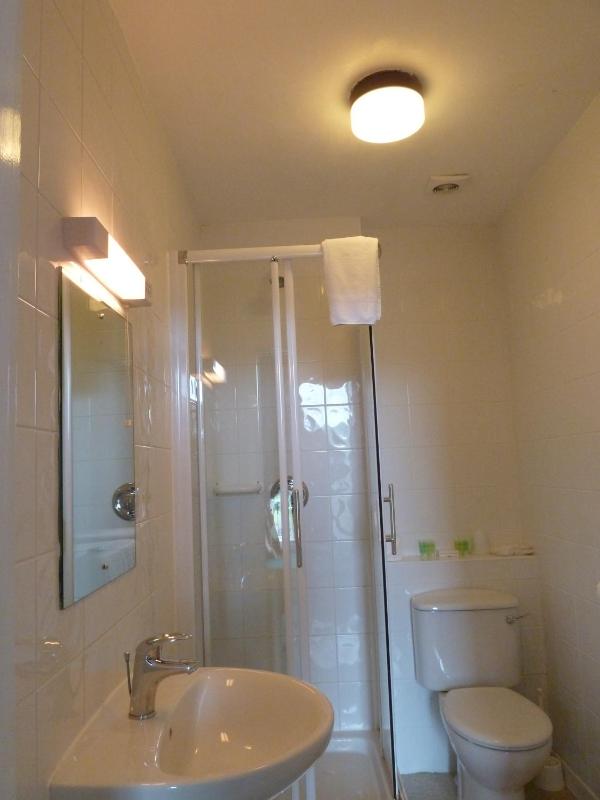 Quadruple Room image 2