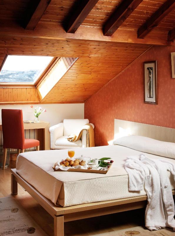 Superior Double Room image 3