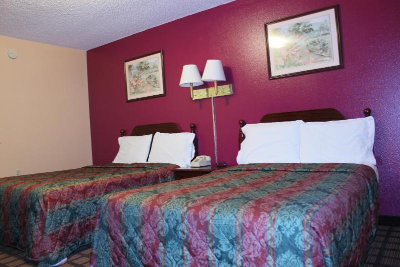 Double Room with Two Double Beds - Smoking image 2