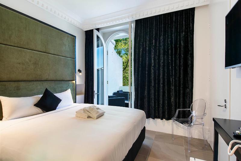 King Room with Balcony image 3